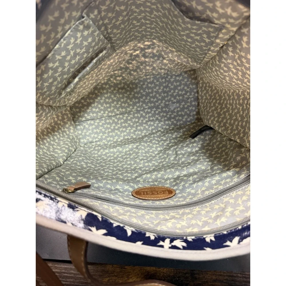 The FOSSIL keyper shopper tote